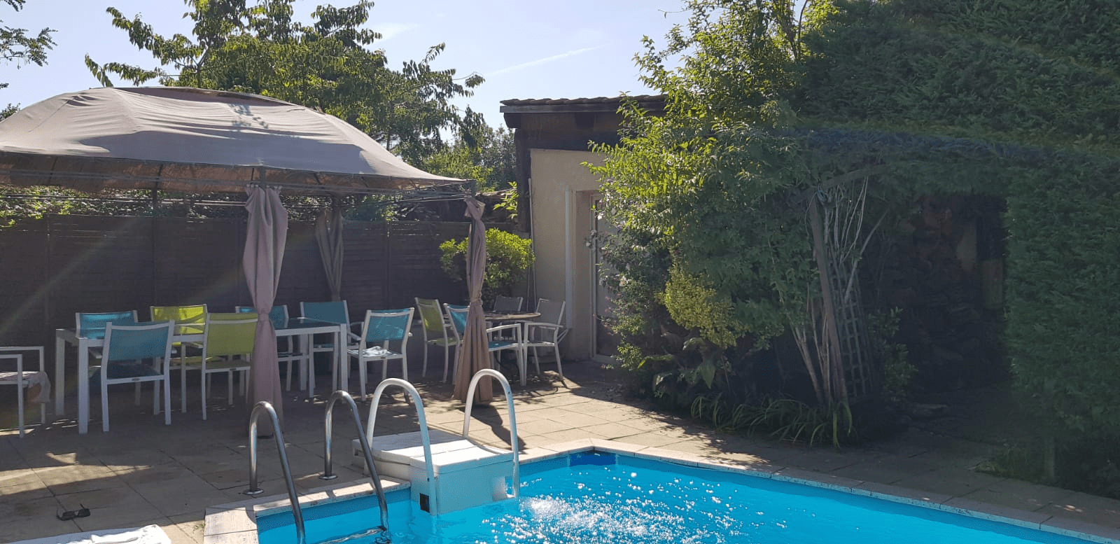 LA PISCINE DE LA MAISON 